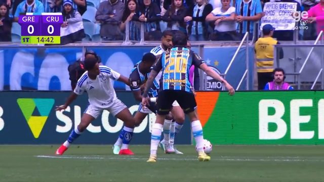 Grêmio 1-0 Cruzeiro — Carlos Vinicius 17'